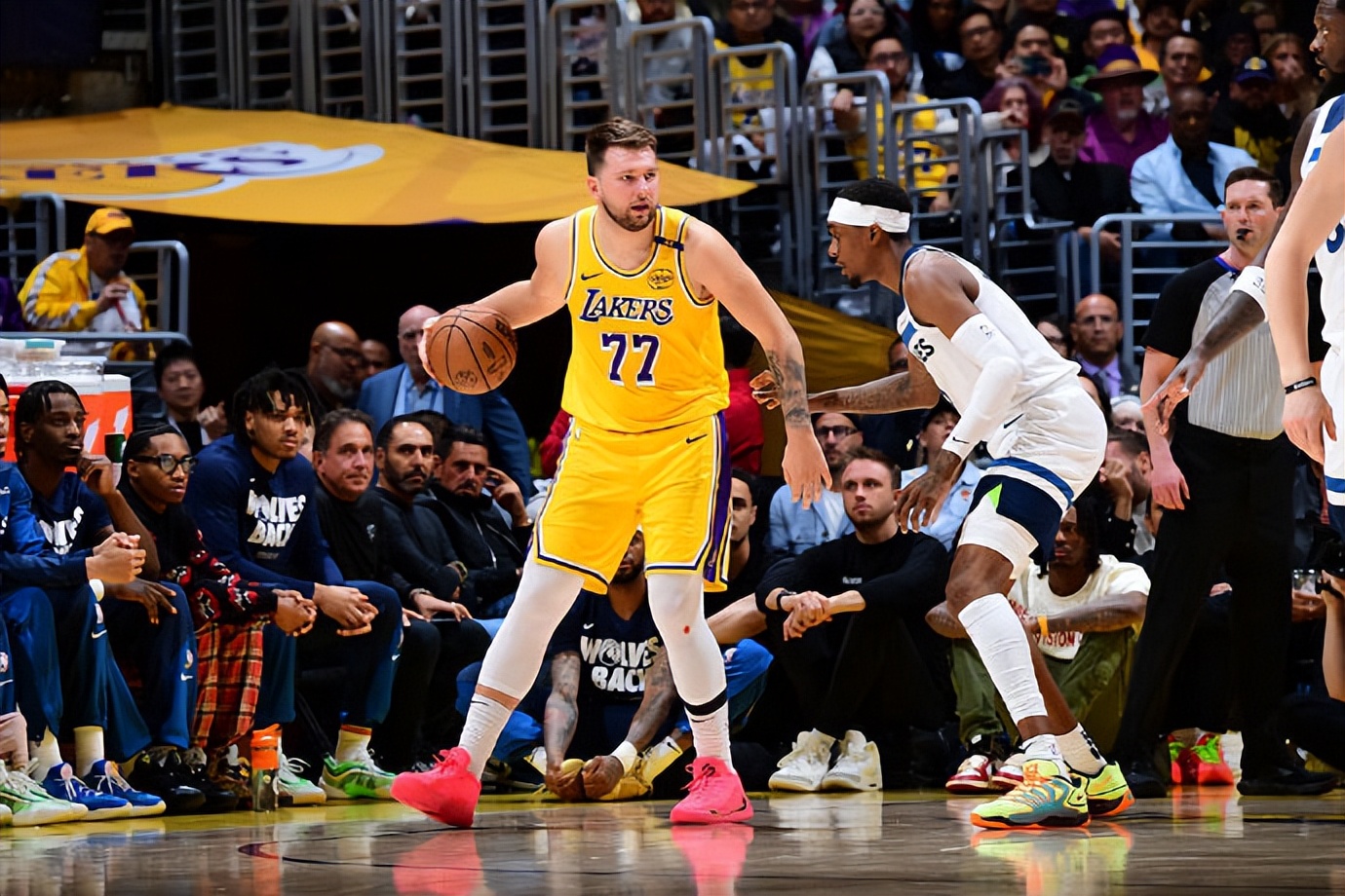 爱游戏官网主页这也行？东契奇连续七场比赛得分超过惊险取胜萨克拉门托国王加时末段防线松动，拉齐奥内部沟通备战意大利杯的简单介绍